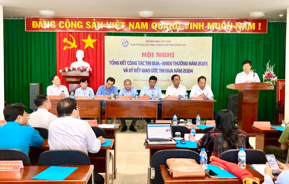 hoi nha bao cum nam song hau tong ket cong tac thi dua khen thuong nam 2023 hinh 2