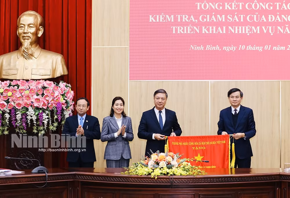 uy ban kiem tra tinh uy ninh binh nhan co thi dua cua chinh phu hinh 1