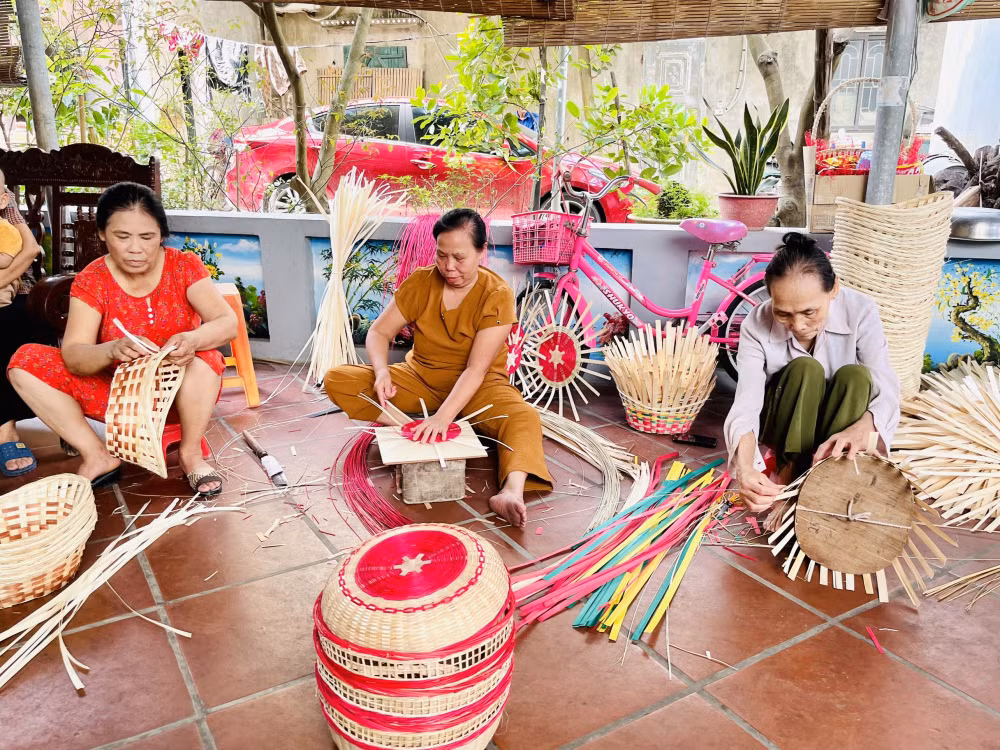 ha noi cong nhan danh hieu 14 lang nghe hinh 1