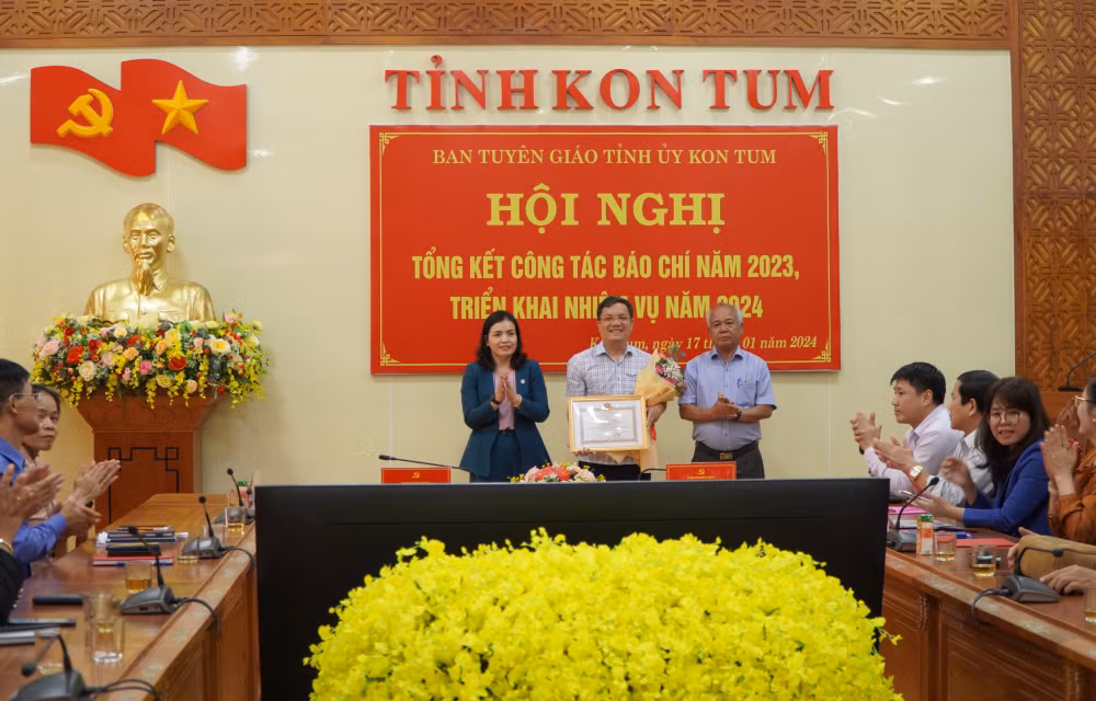 kon tum phat huy vai tro nguoi lam bao trong cong tac dinh huong thong tin tuyen truyen hinh 1