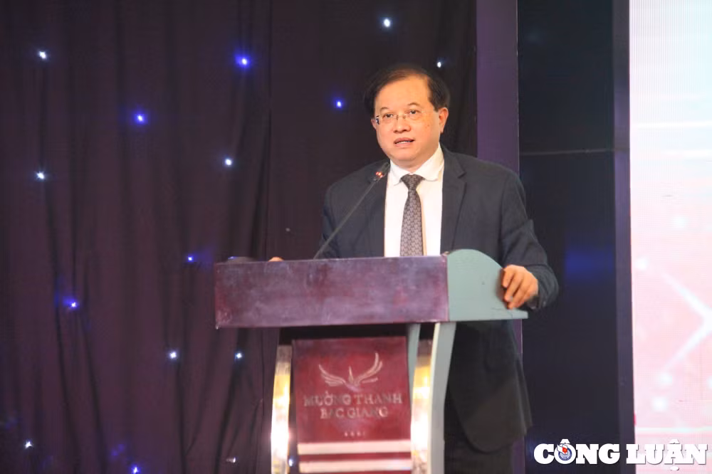 thu truong ta quang dong nghe thuat bieu dien can nhieu tac pham xung tam hinh 1