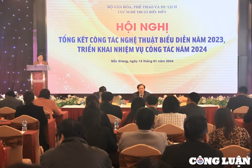 thu truong ta quang dong nghe thuat bieu dien can nhieu tac pham xung tam hinh 2