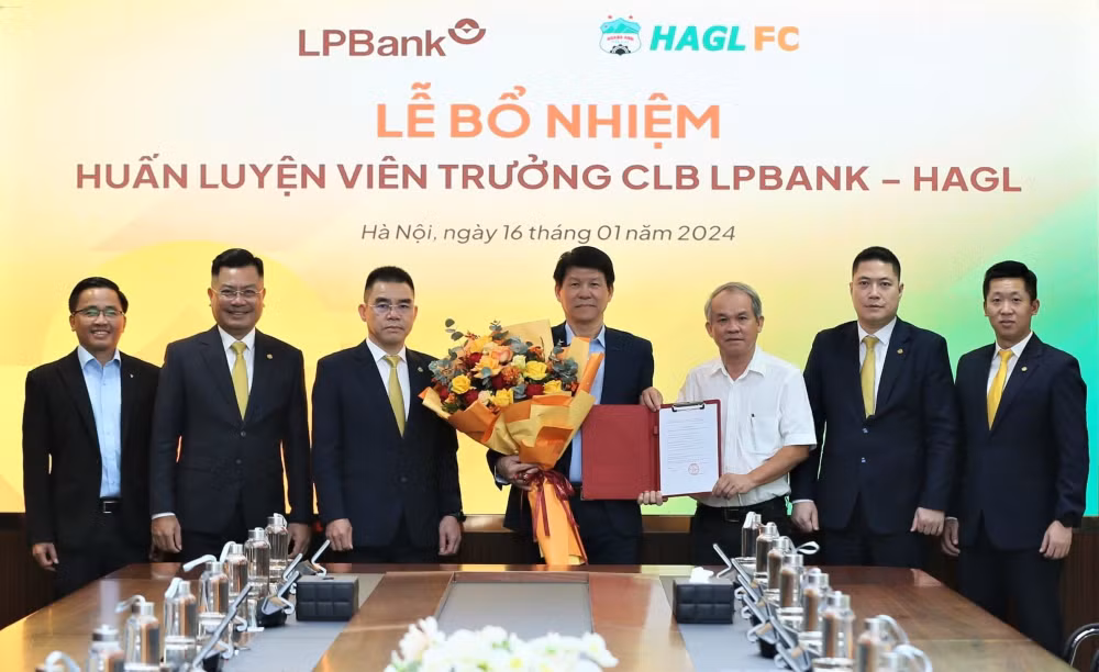 ong vu tien thanh tro thanh tan hlv truong clb bong da lpbank hoang anh gia lai hinh 1