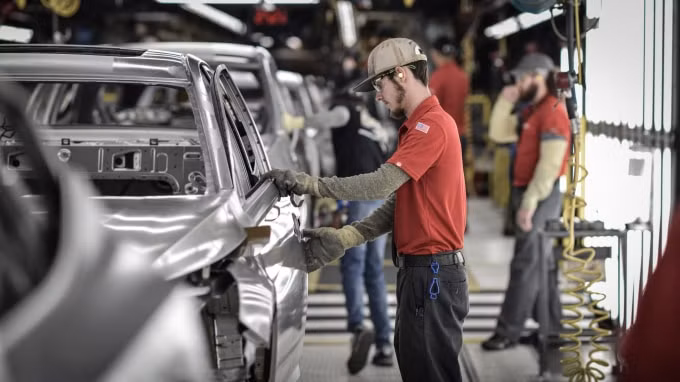 Hàng ngàn công nhân trong các nhà máy sản xuất ô tô của hãng Nissan tại Tennessee sẽ bị sa thải - Ảnh: Reuters