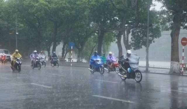 Dự báo thời tiết ngày hôm nay 4/4, bộ phận không khí lạnh sẽ ảnh hưởng đến các nơi ở Bắc Bộ sau đó ảnh hưởng đến Bắc Trung Bộ gây mưa rào và giông vài nơi. Trong mưa dông có khả năng cao xảy ra lốc, sét, mưa đá và gió giật mạnh. Ảnh TL.