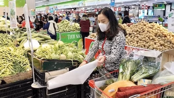 Thực hiện cách ly xã hội, người dân được khuyến cáo nên ở&nbsp; nhà, hạn chế tối đa ra ngoài, trừ các trường hợp thật sự cần thiết như mua lương thực, thực phẩm, hàng hóa, dịch vụ thiết yếu. Ảnh minh họa