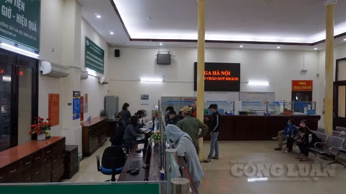 Ngày hôm nay chỉ có một chuyến tàu duy nhất xuất phát từ Ga Hà Nội vào TP. Hồ Chí Minh khởi hành lúc 9h00. Ảnh H.Long.