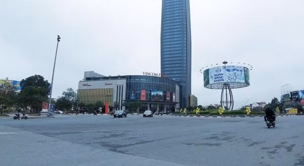 Người dân Hà Tĩnh hạn chế ra đường...