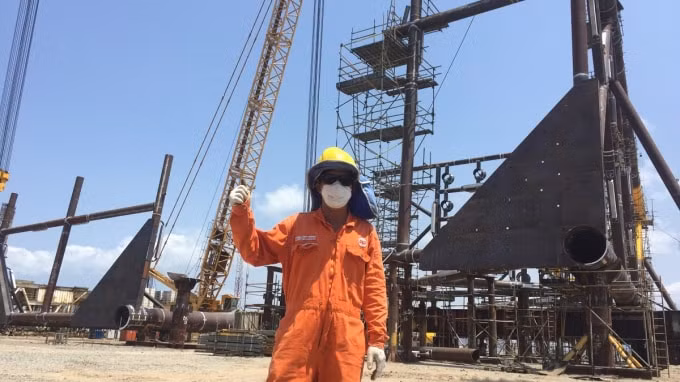 Anh Lê Văn Nin - thợ Lắp ráp Xí nghiệp Xây lắp (Vietsovpetro).