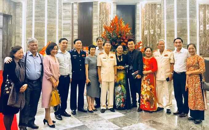 Đại diện Hội đồng hương Hải Phòng tại Hà Nội về dự Lễ hội Hoa phượng đỏ năm 2019.