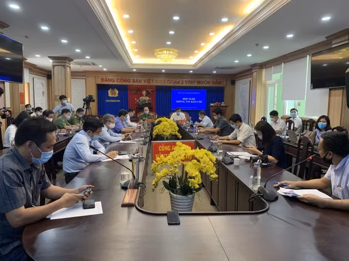 Toàn cảnh buổi họp báo.