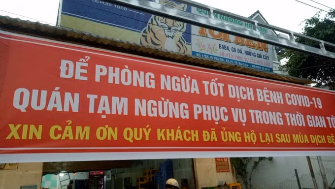 Nhiều hàng quán tại các địa phương tạm nghỉ để phòng chống dịch bệnh Covid-19. (Ảnh: Minh Luân)