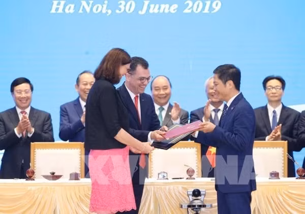 Thủ tướng Nguyễn Xuân Phúc chứng kiến Lễ ký Hiệp định Thương mại tự do giữa Việt Nam và Liên minh châu Âu (EVFTA) ngày 30/6/2019. Ảnh: TTXVN