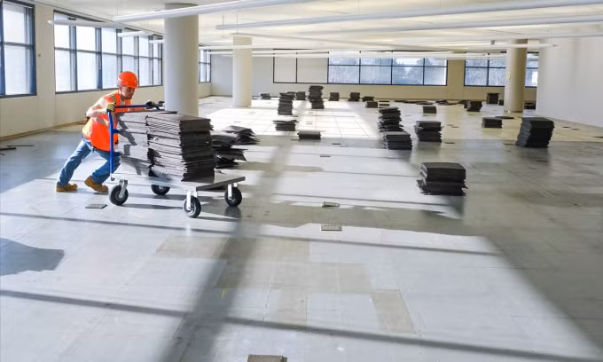 Một công nhân GM trong nhà máy tại Kokomo, nơi hãng xe này sẽ sản xuất máy thở với Ventec. Ảnh: GM