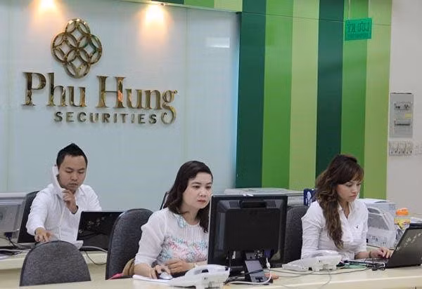 chung khoan phu hung phs loi nhuan sut giam 93 phai dong cua chi nhanh hinh 1