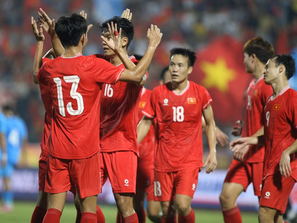 bat ngo voi gia ve xem tran viet nam indonesia tai asean cup 2024 hinh 1
