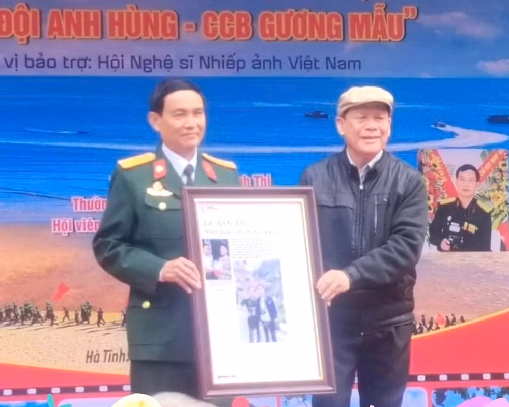 trien lam anh chu de quan doi anh hung cuu chien binh guong mau cua nha bao le anh thi hinh 5