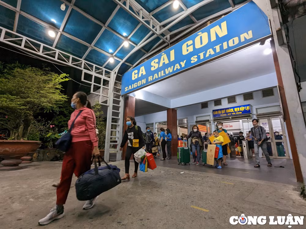 ve tau tet nguyen dan 2025 tu ga sai gon di ga ha noi da het mot so ngay hinh 1