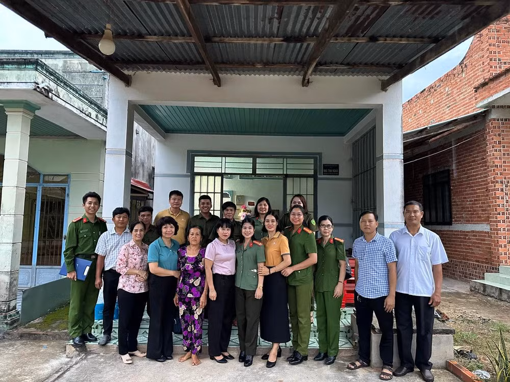 Chuyến bay màu xanh mang đến bình yên và hi vọng