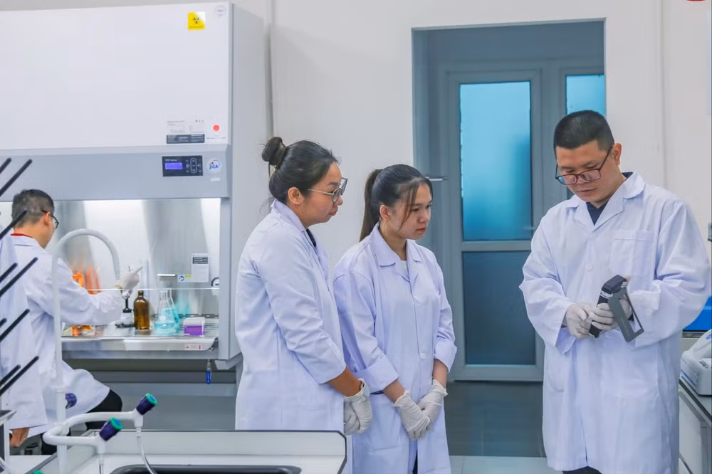 Thí sinh đăng ký ngành bán dẫn phải có điểm xét theo tổ hợp nằm trong nhóm 25% , điểm Toán nằm trong nhóm 20% cao nhất cả nước, thay vì đạt từ 8 trở lên như trước.