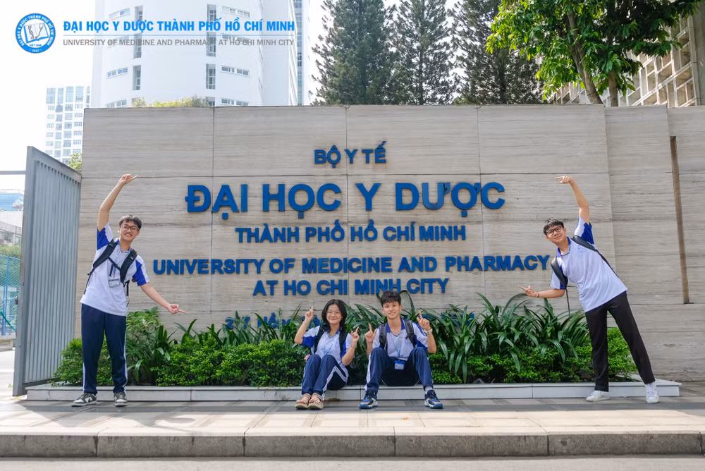  Kỳ thi tốt nghiệp THPT quốc gia 2025 đã mang đến biến động bất ngờ trong phổ điểm môn Sinh học, gợi mở nhiều dự báo về xu hướng điểm chuẩn khối Sức khỏe.