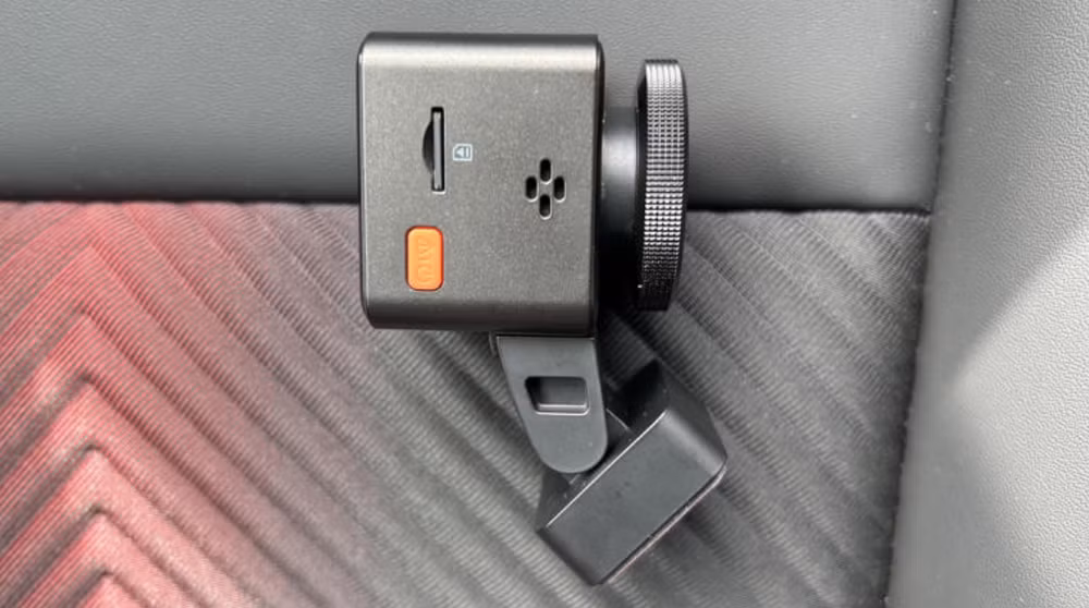 Camera hành trình gắn trong xe ô tô. Ảnh: Future