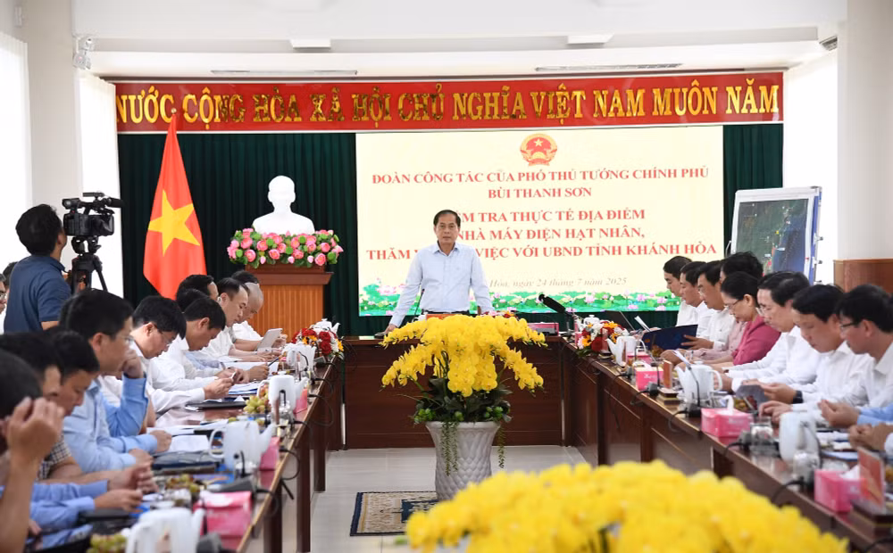 anh-lam-viec-voi-tinh-khanh-hoa-17533505084831827464531.jpg