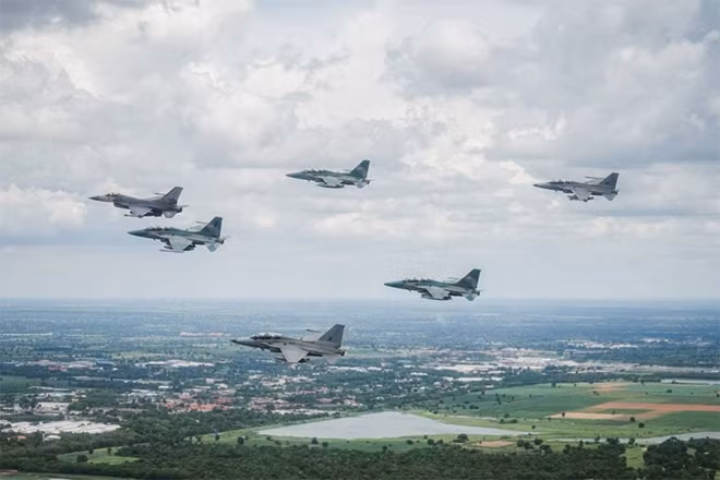 Máy bay chiến đấu F-16 của Không quân Thái Lan. Một trong những máy bay này được cho là đã bị bắn hạ khi đang tấn công các vị trí của Campuchia vào ngày 24/7. ẢnhFB