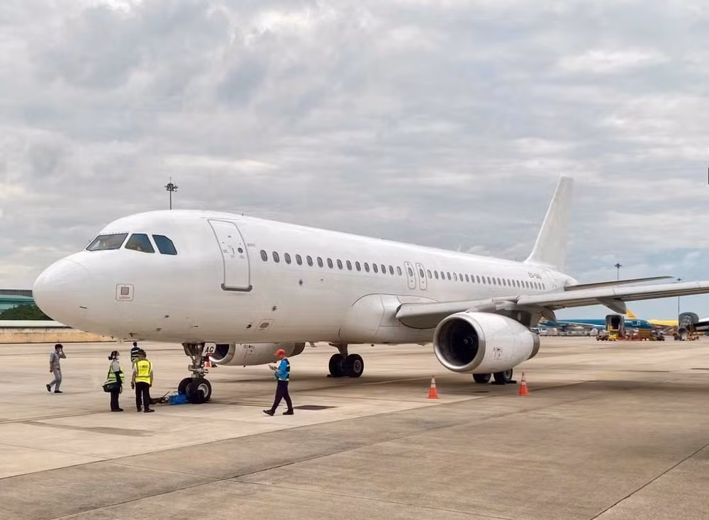 1_ Vietnam Airlines vừa tiếp nhận và đưa vào khai thác 2 tàu bay Airbus A320 theo hình thức thuê ướt để phục vụ cao điềm hè 2025.