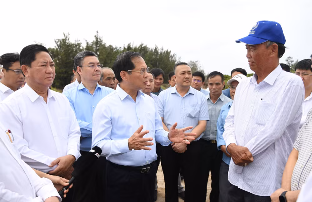 noi-chuyen-voi-nguoi-dan-trong-khu-vuc-quy-hoach-nha-may-dien-hat-nhan-17533505206721167285214.jpg