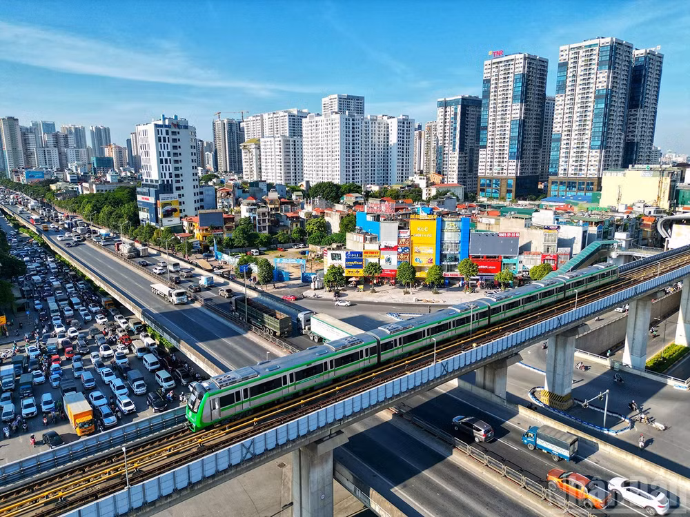 Tác phẩm: Giao thông đô thị hướng tới tương lai bền vững. Tác giả: Tuấn Anh (Tàu điện Cát Linh - Hà Đông (Hà Nội) hoạt động đã góp phần phát triển giao thông xanh hướng tới tương lai bền vững).