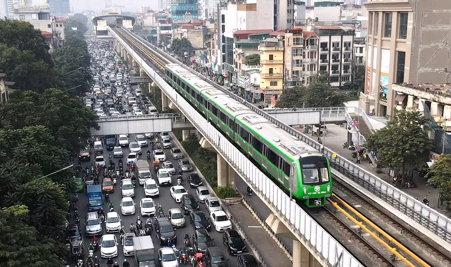 Ảnh 2.Phát triển phương tiện giao thông công cộng xanh để giải bài toán ô nhiễm. Ảnh.TL.