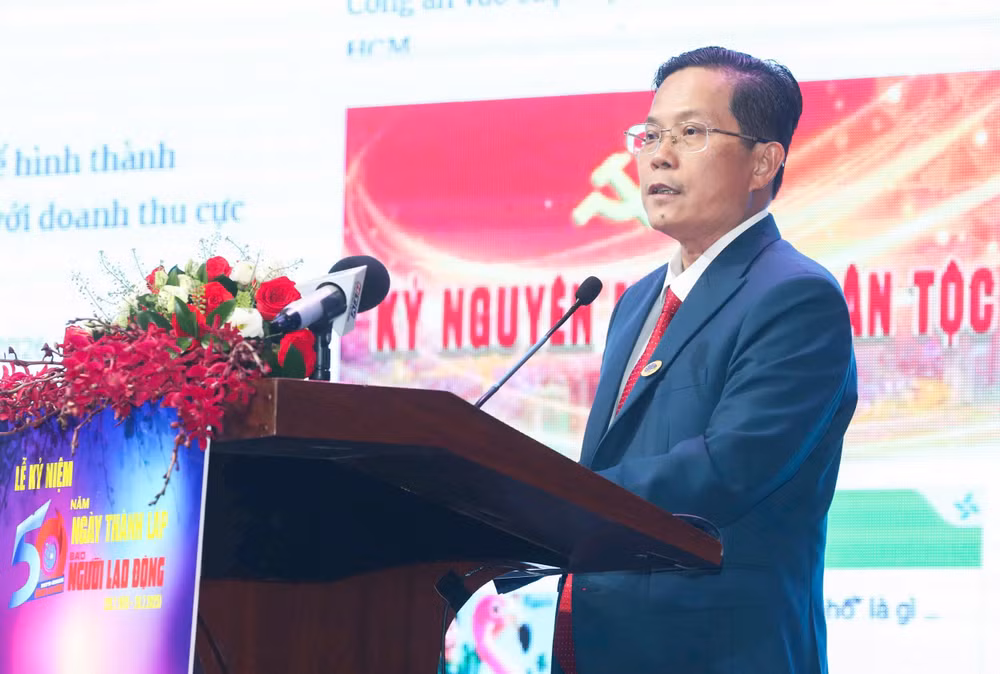 Tổng biên tập báo Người Lao Động Tô Đình Tuân phát biểu