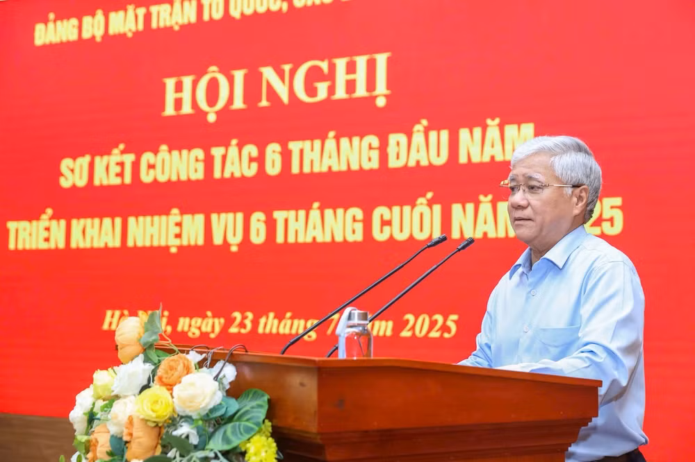 Đồng chí Đỗ Văn Chiến phát biểu tại Hội nghị. 