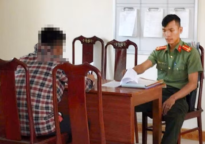 bi dung xe kiem tra hanh chinh nguoi dan ong dang facebook xuc pham luc luong csgt hinh 1
