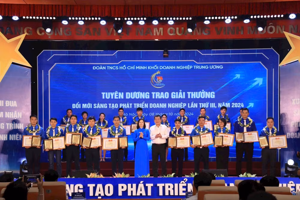 tuoi tre evnnpt nhan giai thuong doi moi sang tao phat trien doanh nghiep lan thu iii nam 2024 hinh 1