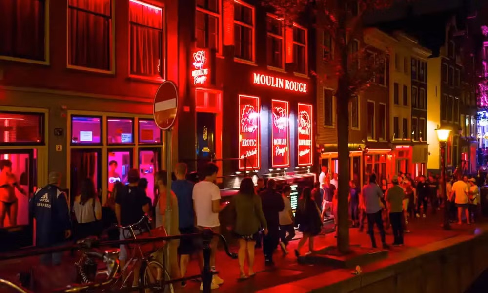 amsterdam quyet thay doi hinh anh khong phe pha can sa o khu pho den do hinh 2