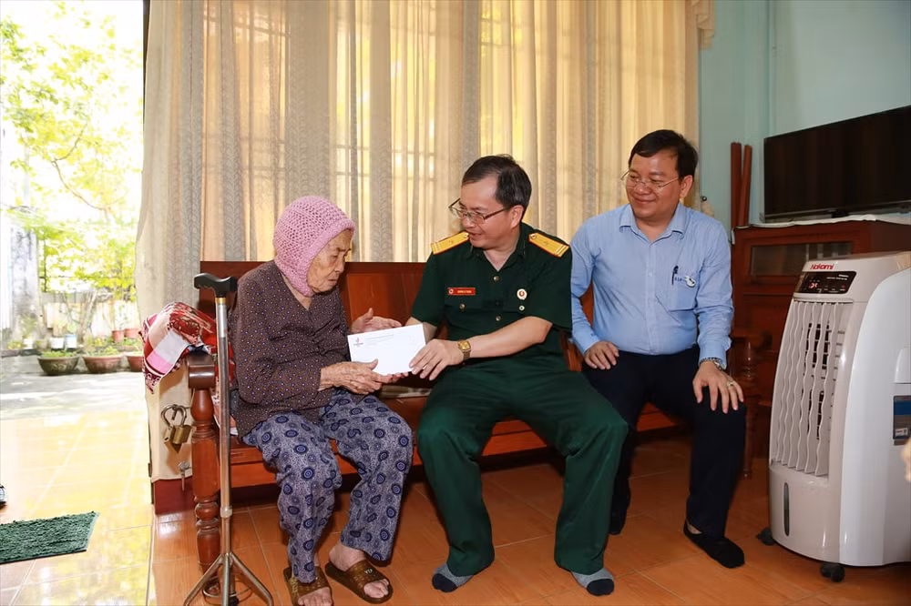 bsr thuc hien chuong trinh tri an tang qua nhan ky niem 76 nam ngay thuong binh liet si hinh 3