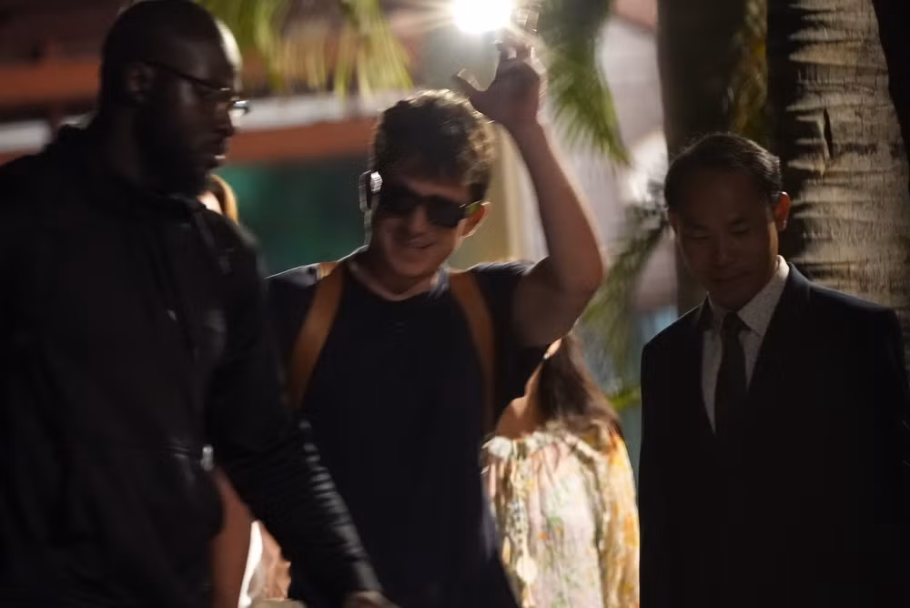 charlie puth di chuyen bang xe vinfast vf9 ve vinpearl nha trang san sang tai sieu dai nhac hoi 8wonder hinh 4