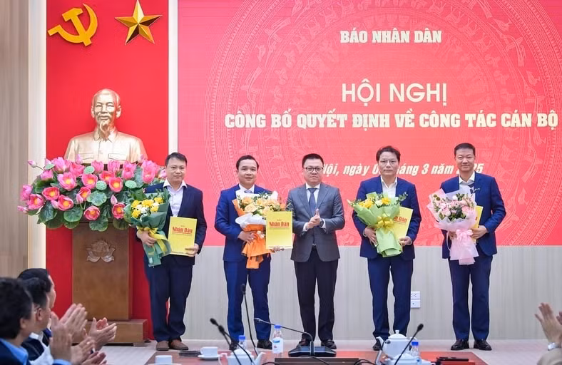 bao nhan dan to chuc hoi nghi cong bo quyet dinh ve cong tac can bo hinh 2