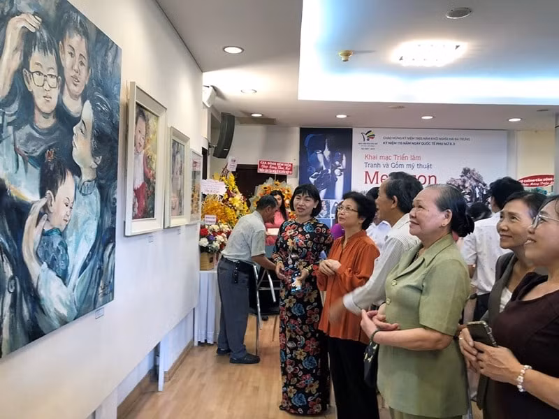 trien lam me va con ton vinh nguoi me va tinh mau tu hinh 1