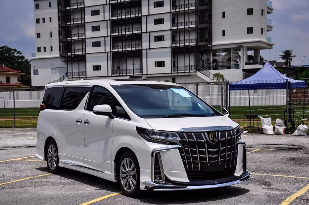 trieu hoi mpv tien ty toyota alphard do loi nap ca po hinh 1