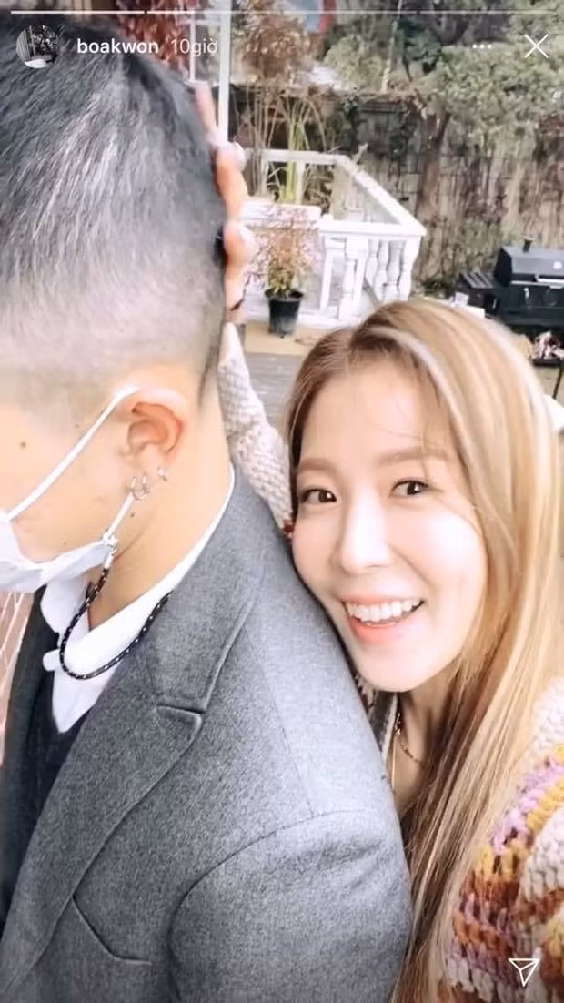 BoA và người đàn ông bí ẩn cũng được cho là đến dự đám cưới của em út DBSK