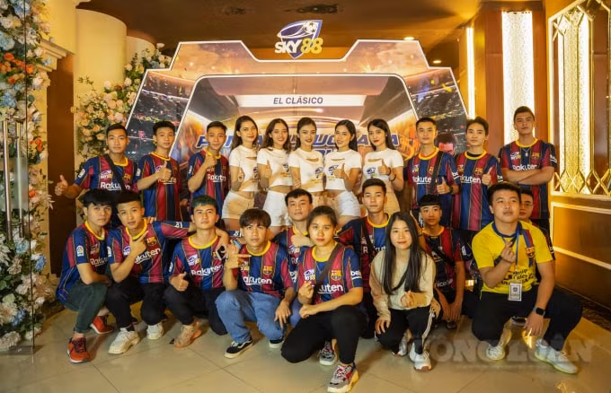 Chắc chắn những Cule có mặt tại buổi offline đã thấy nghẹn ngào nơi cổ họng. Bởi lẽ Messi và đồng đội đã có thế trận rất tốt nhưng&nbsp; sự thiếu may mắn và những cú dứt điểm của họ chưa đủ để khuất phục đối thủ. Dù sao, đây mới chỉ là những vòng đầu tiên của mùa giải và một Barca tươi mới vẫn khiến các Cule tràn đầy tự tin vào giai đoạn tiếp theo.