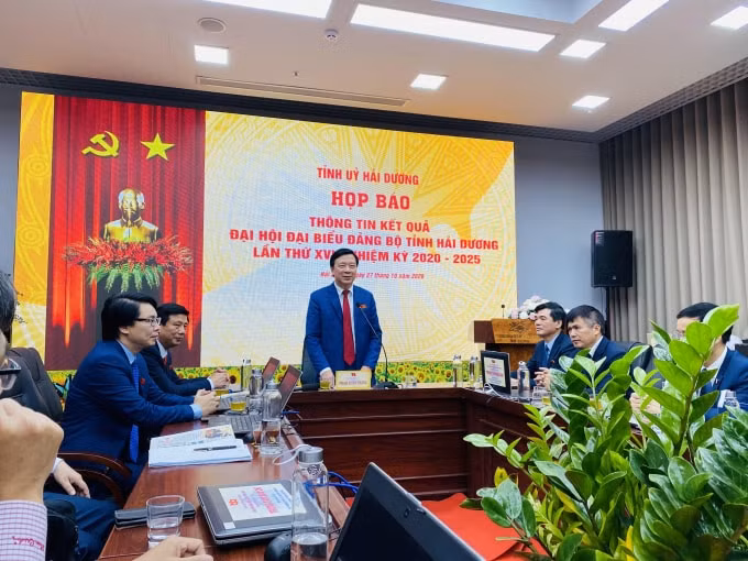 Ông Phạm Xuân Thăng - Bí thư Tỉnh ủy Hải Dương chủ trì cuộc họp báo. Ảnh: Hoàng Dương