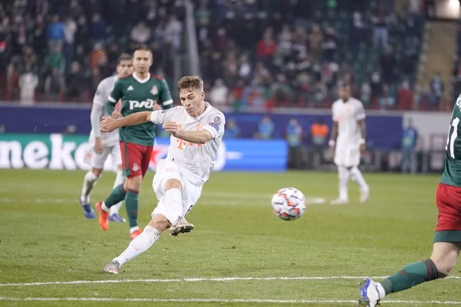 Kimmich có bàn thắng đẹp mang về chiến thắng với tỷ số 2-1 cho Bayern. Ảnh: vietnamnet.vn