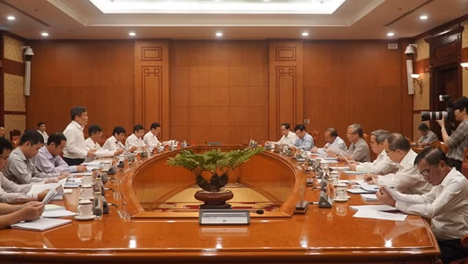 Bí thư Tỉnh ủy Quảng Bình Vũ Đại Thắng phát biểu tại buổi làm việc với Bộ Chính trị về duyệt nội dung Đại hội Đảng bộ tỉnh lần thứ XVII.