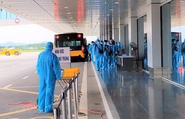 12 ca mắc COVID-19 mới đã được cách ly ngay sau khi nhập cảnh vào Việt Nam. Ảnh: TL