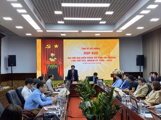 Tỉnh uỷ Hải Dương thông tin Đại hội Đảng lần thứ XVII nhiệm kỳ 2020-2025. Ảnh: Hoàng Dương