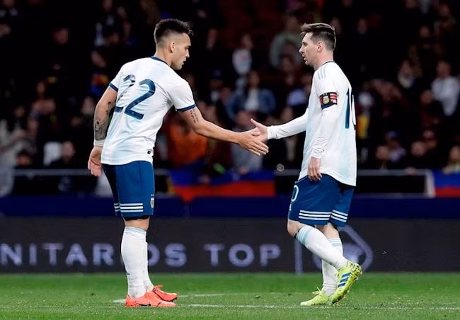 Siêu tiền đạo Lautaro Martinez khẳng định tiền đạo Messi là cầu thủ xuất sắc nhất thế giới hiện tại. Ảnh: bongda24h.